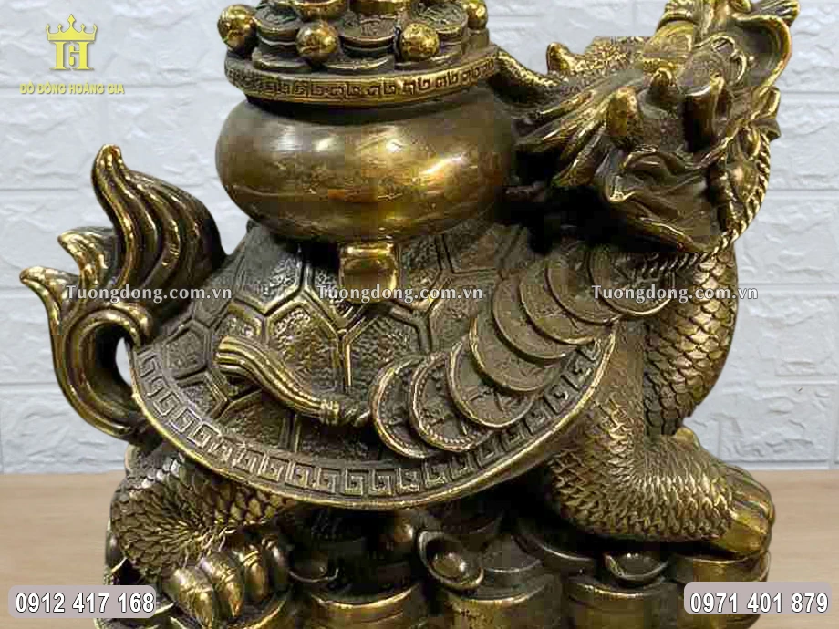 Bề mặt được hun nâu cổ kính, uy nghiêm